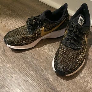 Size 9 zoom Pegasus running shoes